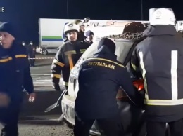Опять смертельная авария в Харькове - фура раздавила такси (ВИДЕО)