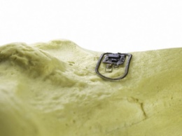 Исследователи Университета Аризоны разработали беспроводные микрокомпьютеры для имплантации в кость