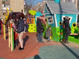 На Русановской набережной появилась ультрасовременная детская площадка