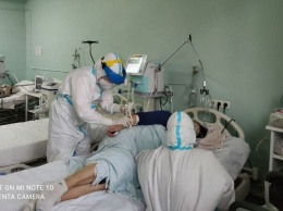 В больнице Мечникова в Днепре спасали мужчину, которому раздавило ногу металлической балкой