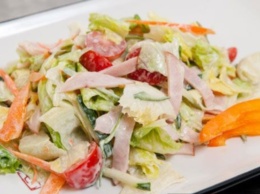 Рецепты на Новый год и сколько стоит их приготовить: салат на ветчине и «Зимний овощной»