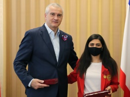 В Крыму наградили призеров Паралимпиады-2020 и ЧМ по пара-армрестлингу