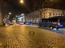 Пешеходная зона выходного дня в центре Одессы по факту перестала существовать, хотя решение об ее закрытии еще не принято