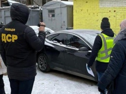 В Киеве у чиновников прошли обыски из-за ремонта бассейна в медучреждении