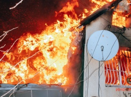 В Днепре на улице Ореховой сгорел частный дом: семье требуется помощь