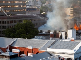В Кейптауне горит здание парламента ЮАР