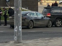 В Одессе Tesla врезалась в Toyota: момент ДТП попал на видео