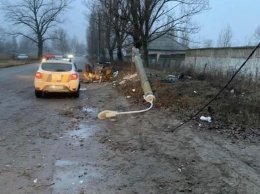 В Белгороде-Днестровском легковушку разорвало после удара о столб: водитель погиб