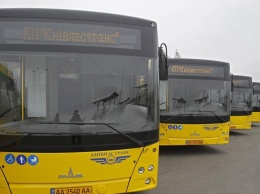 Кому уйдет проезд за 20: автобусы Киевпастранса за 25 млн грн будут заправлять подозреваемые в кражах
