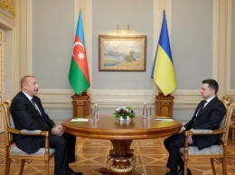 Зеленский и Алиев обсудили создание транспортного коридора в обход России