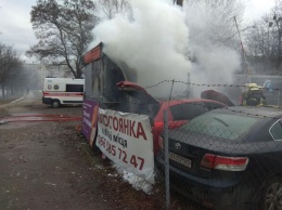 На Борщаговке случился пожар на автостоянке: есть пострадавший