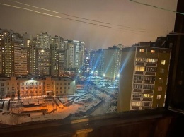 В Киеве женщина хотела спрыгнуть с 12 этажа высотки с малолетним сыном