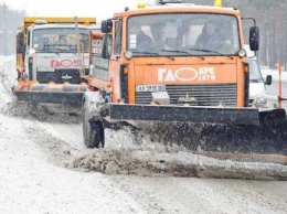 Дороги Харьковской области чистят более сотни единиц спецтехники