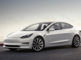 Большая партия Tesla Model 3 отзывается из-за проблем с камерой заднего вида