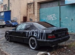 В Киеве обнаружили изуродованный вандалами культовый Mercedes (фото) | ТопЖыр