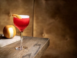 Рецепт алкогольного коктейля из одного ингредиента к Международному дню бармена