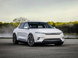 Новый Chrysler Airflow станет электромобилем с полным приводом и 6-ю дисплеями в салоне
