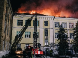 Власти Киева обещают в кратчайшие сроки восстановить сгоревшую сегодня ночью гимназию