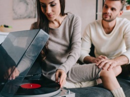 6 небанальных песен о любви для романтического свидания: если не успел подготовиться