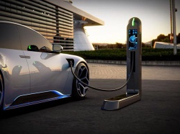 Продажи электрифицированных автомобилей в 2021 году удвоились - Tesla лидирует