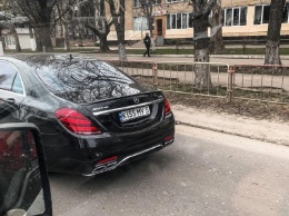 По Одессе ездит роскошный Mercedes с очень необычным именным номером (фото) | ТопЖыр