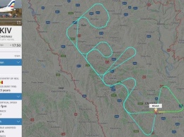 Пилот Airbus надписью в небе у границы Украины призвал всех "расслабиться"