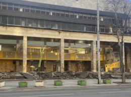 Здание "Цветов Украины" превратилось в грязный заброшенный объект в центре Киева
