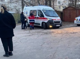 В Киеве из окна многоэтажки выпал 13-летний мальчик