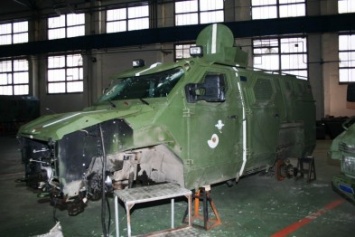 Как на заводе КрАЗ восстанавливали разбитый в донецком аэропорту "Спартан" (ФОТО)