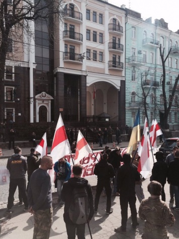 В Киеве проходила акция в поддержку преследуемых на родине беларусов-добровольцев с Донбасса