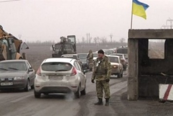 Ужас на Донбасских КПВВ: огромные очереди у «Марьинки» и «Зайцево»