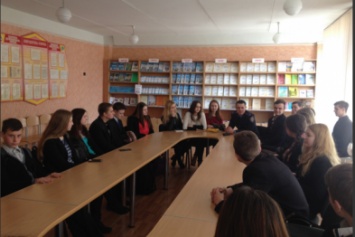 В Димитрове (Мирнограде) полицейские рассказали старшеклассникам о том, что такое административная и уголовная ответственность
