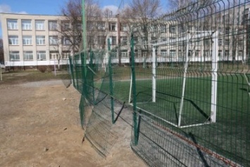 На школьных футбольных площадках от Березенко в Чернигове играют взрослые дядьки