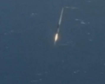 SpaceX успешно посадила ступень ракеты на платформу в океане