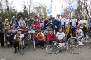Спортсмены Черноморска приняли участие в легендарной Одесской "Велосотке"