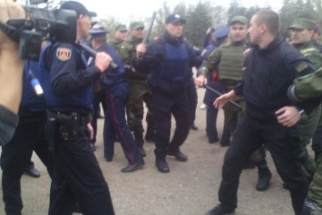 На Куликовом поле активисты «Правого сектора» схлестнулись с полицией (ФОТО, ВИДЕО)
