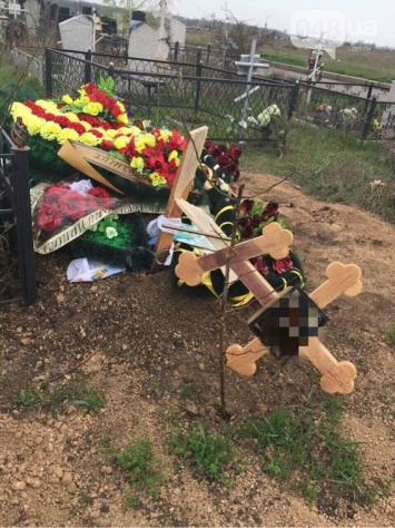На одесском кладбище вандалы разрушили более 40 надгробий (ФОТО)
