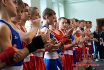 Макеевчане успешно выступили в молодежных соревнованиях по боксу