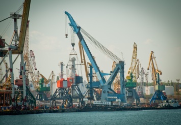 В Ильичевском порту и АМПУ прошли обыски