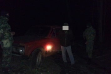На Сумщине пограничники задержали ВАЗ с грузом мясной продукции и горюче-смазочными материалами (ФОТО)