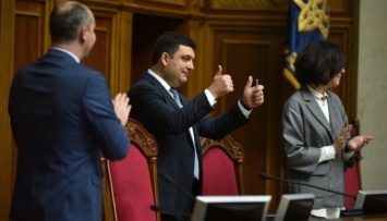 Соцсети о "кадровом дне" в ВР: проводы Яценюка, поздравления Гройсману и жива ли коалиция?