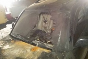 Под Одессой сожгли авто депутата (ФОТО, ВИДЕО)