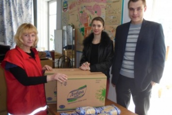 Сотрудники Добропольского управления Пенсионного фонда передали продукты питания нуждающимся