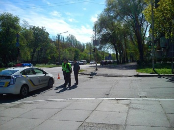 Фотофакт: патрульные перекрыли проезды в центре Запорожья
