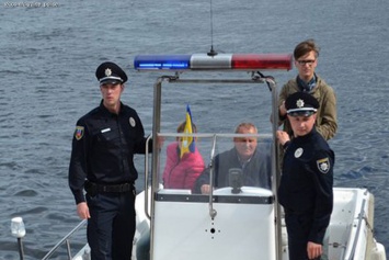 Украинская полиция патрулирует Днепр на катерах