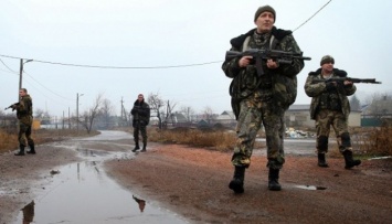 Россияне пригнали на Донбасс 25 вагонов горючего и боеприпасов