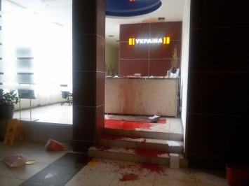 На офис канала "Украина" напали неизвестные