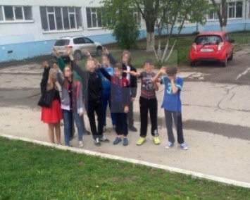 "Зиговавшие" российские школьники придумали нелепую "отмазку" (ФОТО)