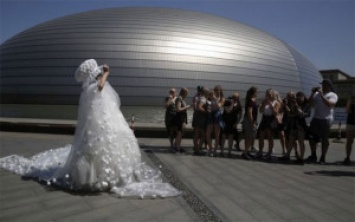 В Китае создали свадебное платье из тысячи яиц