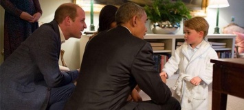Принц Джордж в пижаме поблагодарил Барака Обаму за подарок